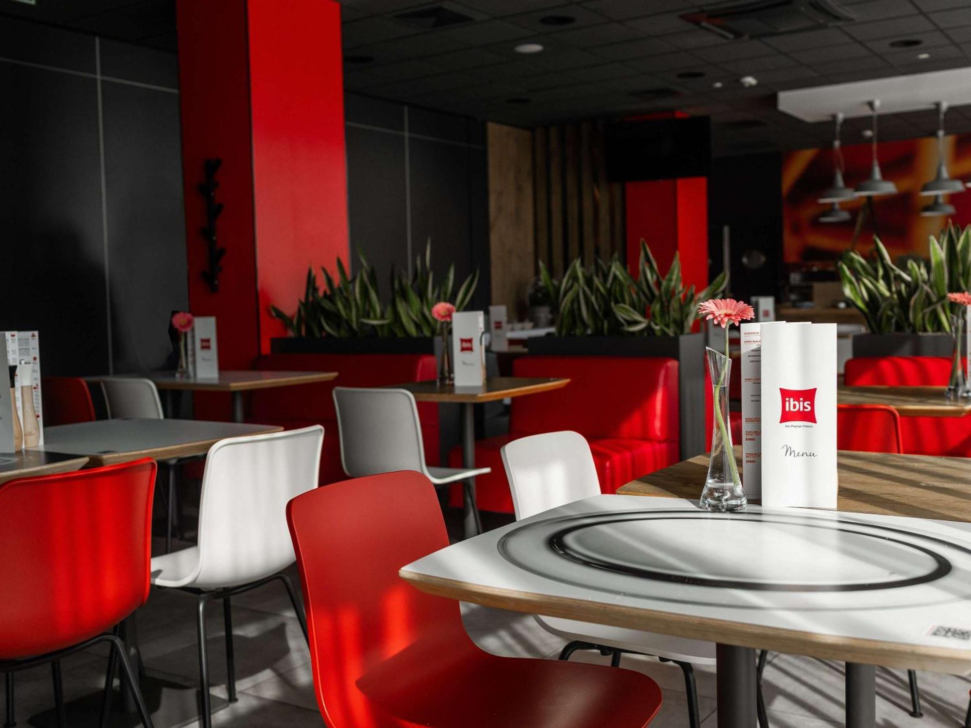 Отель Ibis Poznan Polnoc Сухы-Ляс Экстерьер фото